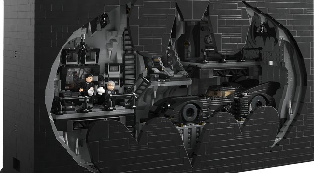 Megjelent az új LEGO „Batman Returns” Batcave Shadowbox készlet