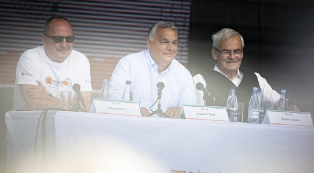 Orbán(c) Tusnádfürdőn hazudozott