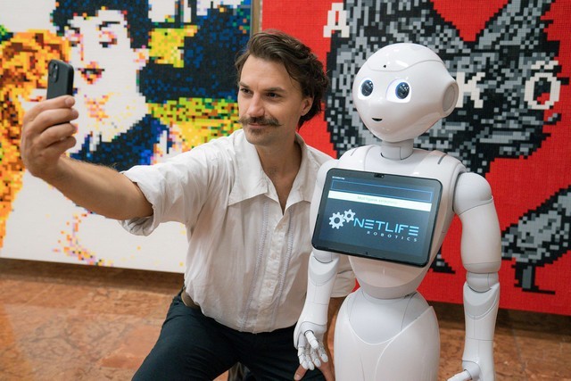 Munkába állt az első önkormányzati humanoid robot
